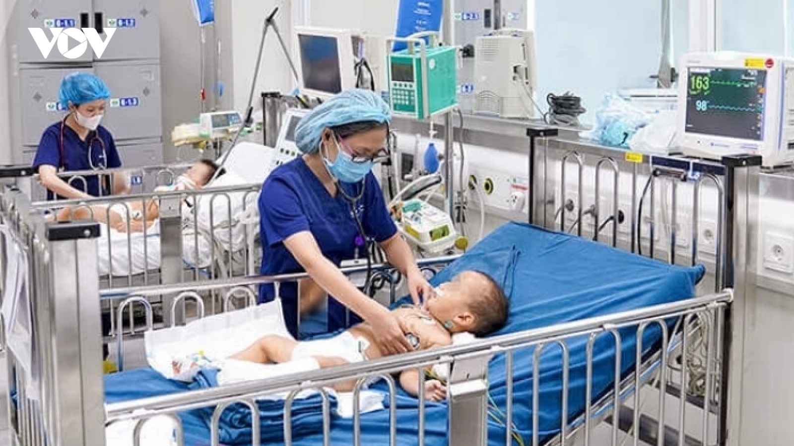 Rắn độc bò vào nhà cắn bé 28 tháng tuổi nguy kịch