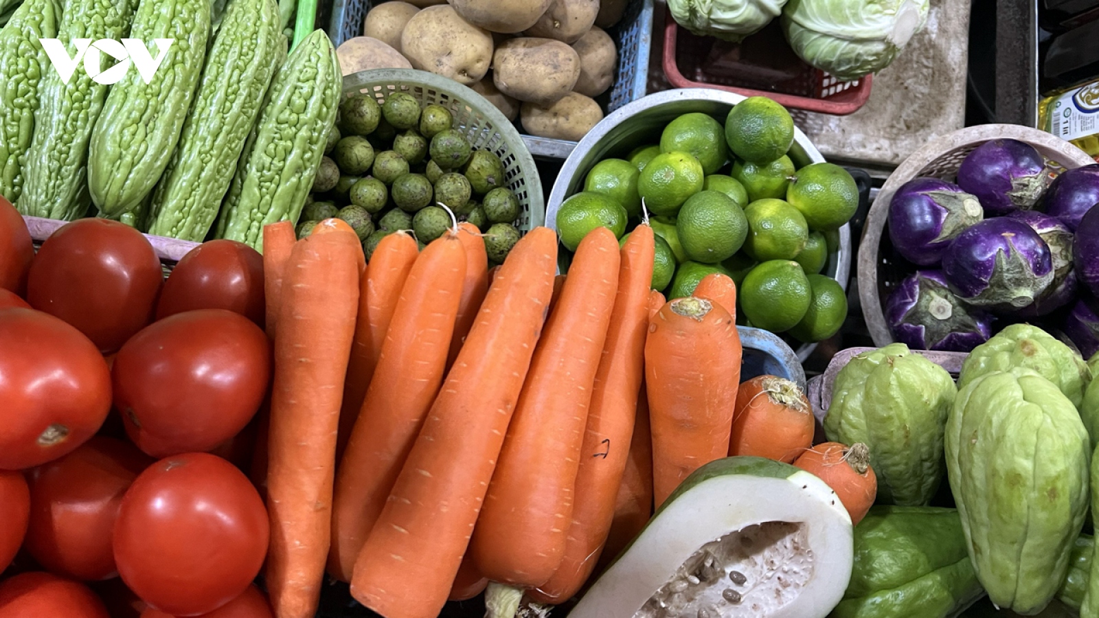 Lương thực, thực phẩm, rau xanh tăng giá ở Hà Nội