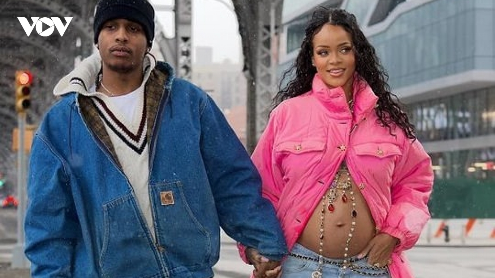 Ca sĩ tỷ phú Rihanna hạ sinh con thứ hai