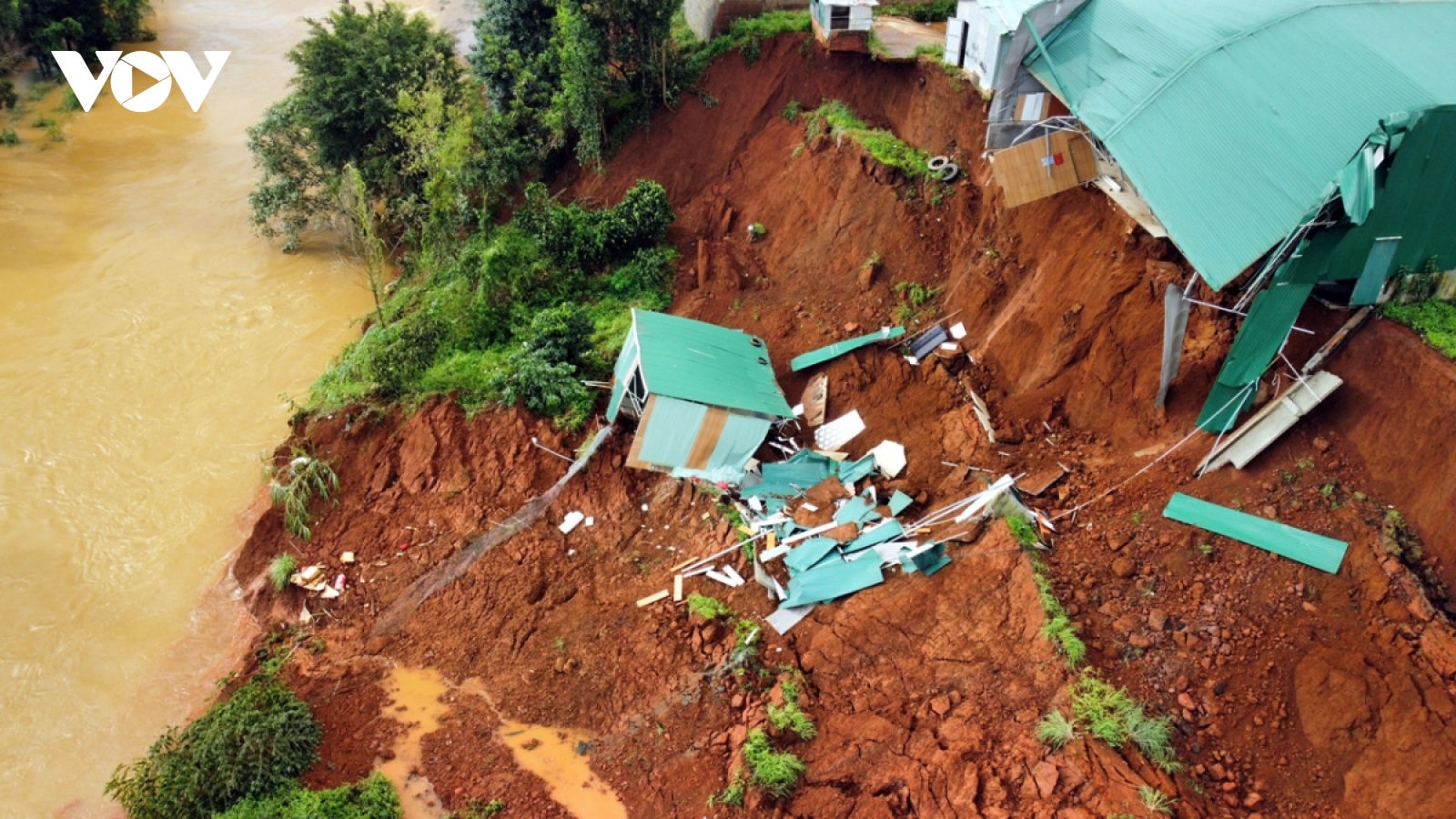 Sạt lở nghiêm trọng ở Đắk Nông: Khẩn cấp chặn nước chảy vào trong thân khối trượt