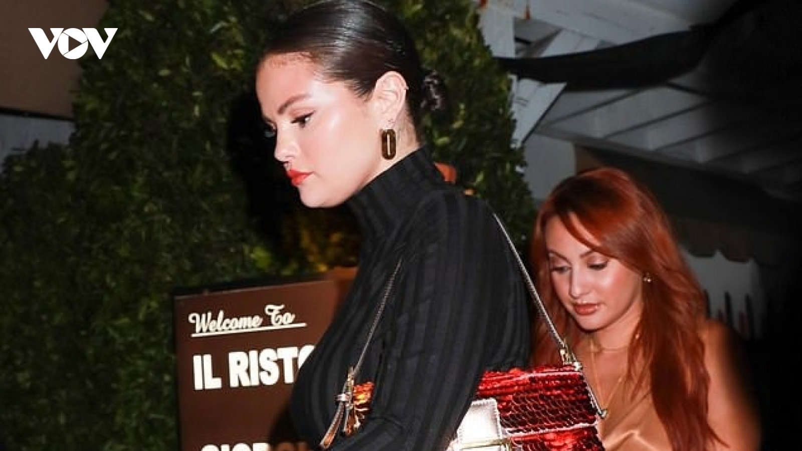 Selena Gomez hẹn hò cùng bạn thân hiến thận cho mình sau tin đồn nghỉ chơi