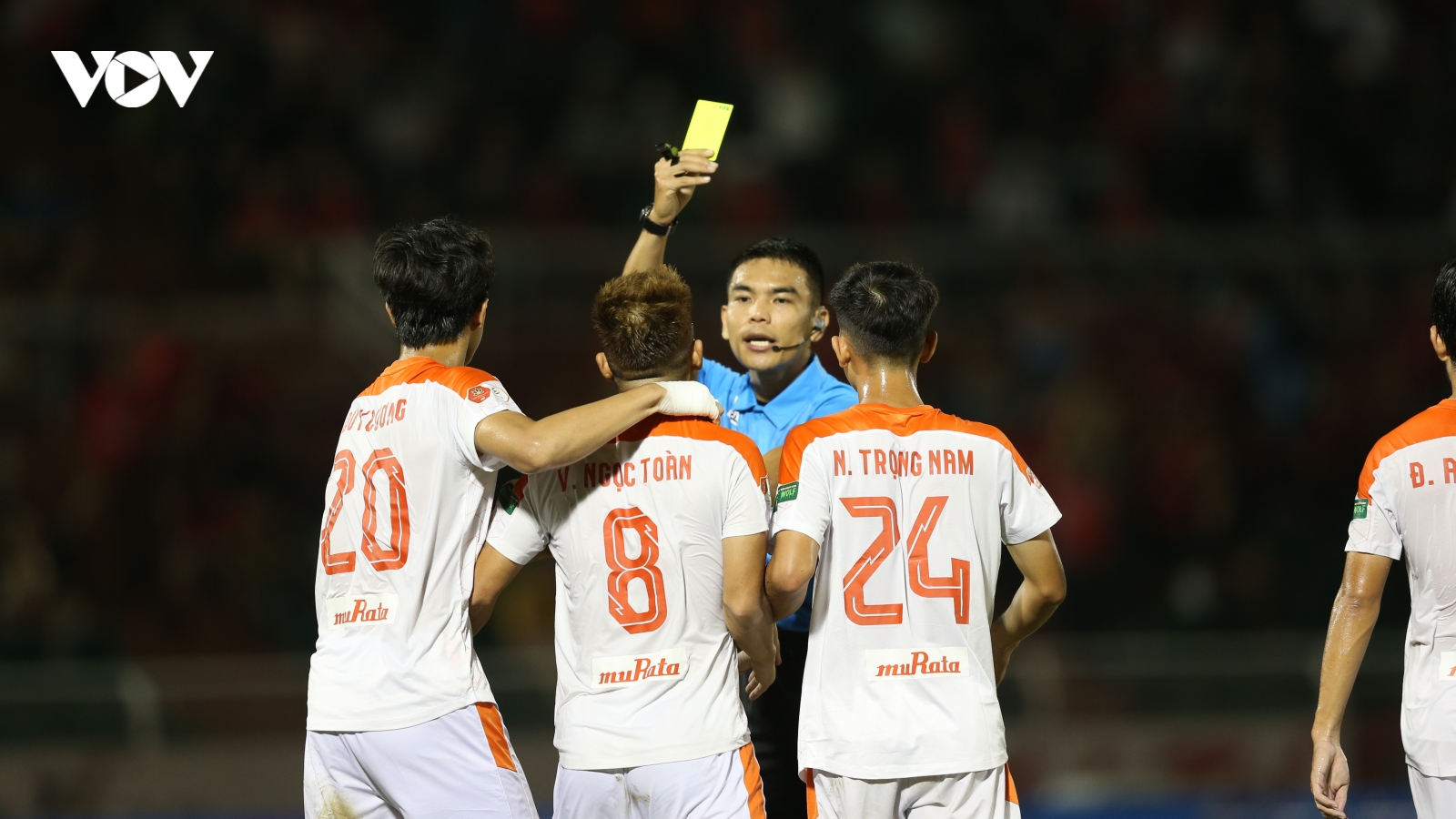 ''Vua thẻ'' người Thái Lan điều khiển trận CLB CAHN - Hà Nội FC
