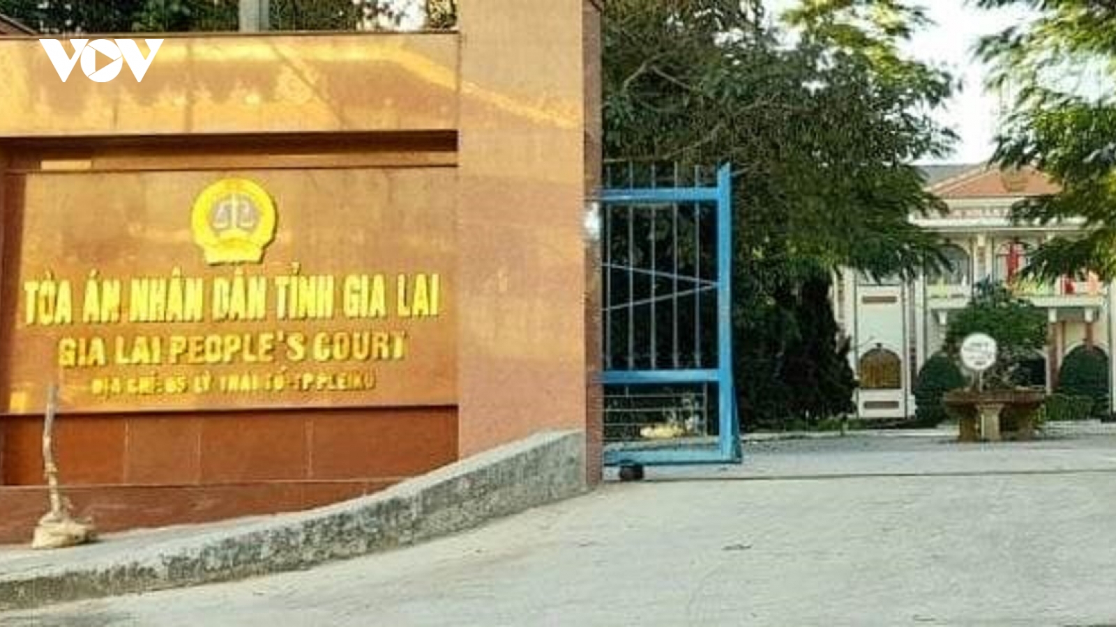 Thẩm phán TAND tỉnh Gia Lai vừa bị tạm giam từng bị cảnh cáo vì nhận tiền đương sự