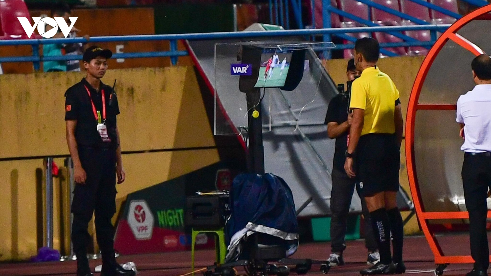 VAR sẽ giúp trọng tài làm tốt nhiệm vụ ở trận Hà Nội FC - Hải Phòng FC?