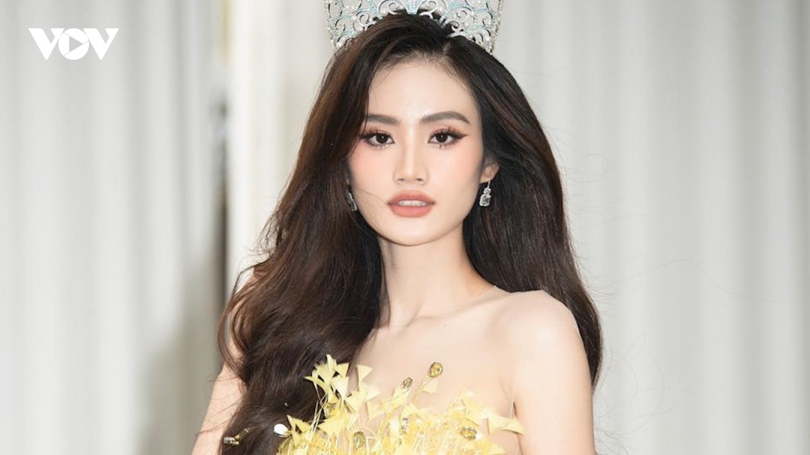 Hoa hậu Ý Nhi xếp bản thân nổi tiếng như các nhân vật lịch sử
