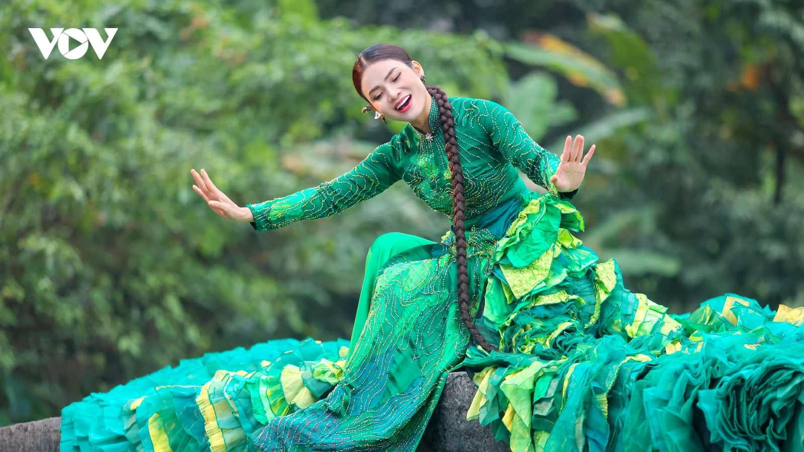 Phạm Phương Thảo ra mắt MV "Cõng mẹ về trời" nhân mùa Vu lan báo hiếu