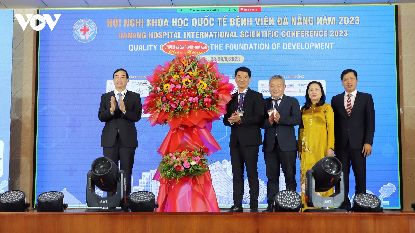 150 GS,TS, bác sĩ nổi tiếng giới thiệu tiến bộ trong điều trị ung thư, đột quỵ