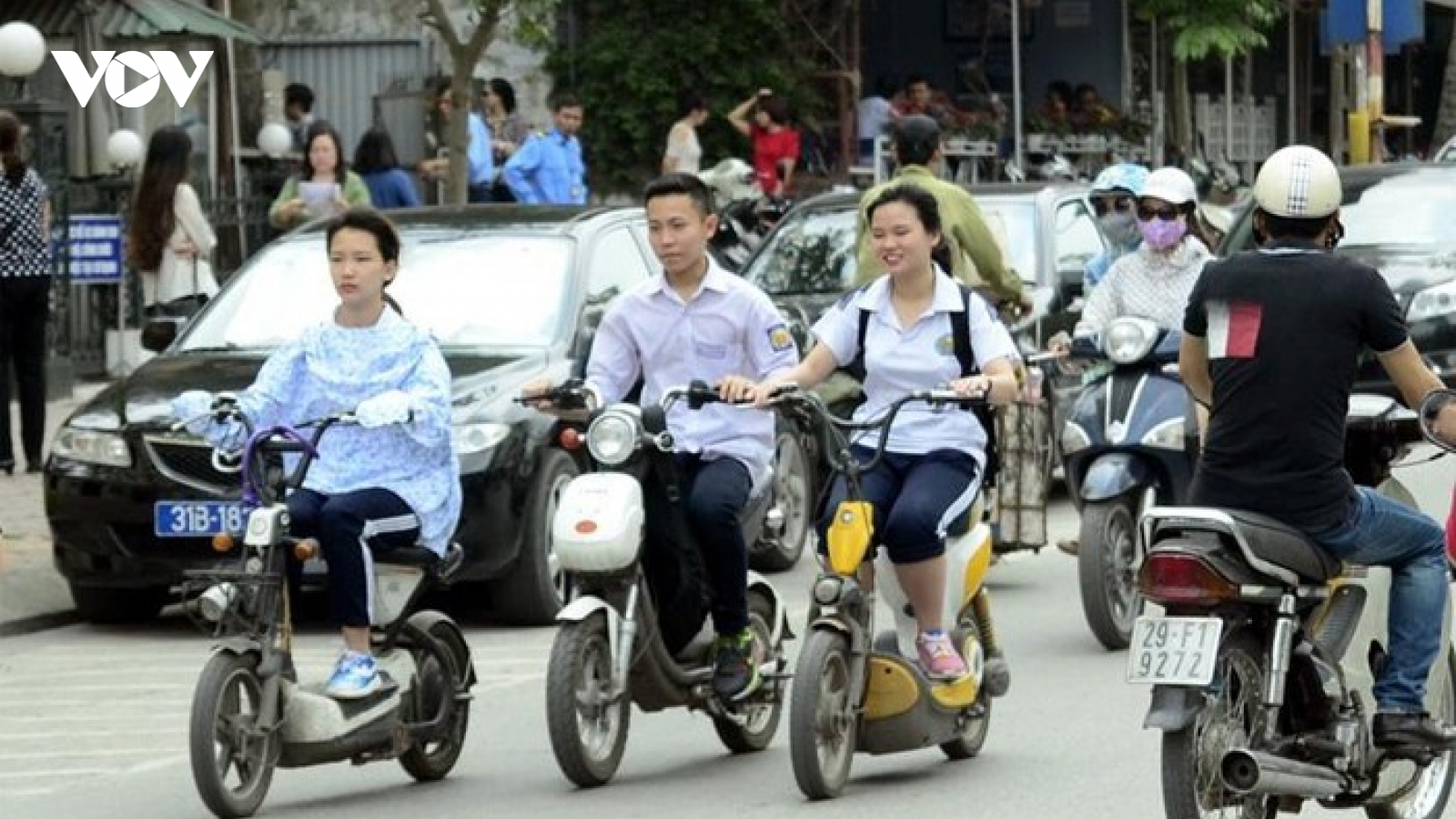 Hàng triệu xe điện đang lưu hành, bố trí chỗ sạc ở đâu?