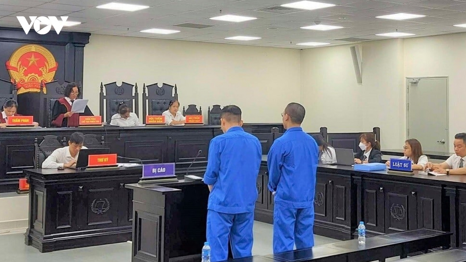 Hai luật sư bị phạt 21 năm tù vì lừa đảo "chạy án" hơn 3 tỷ đồng