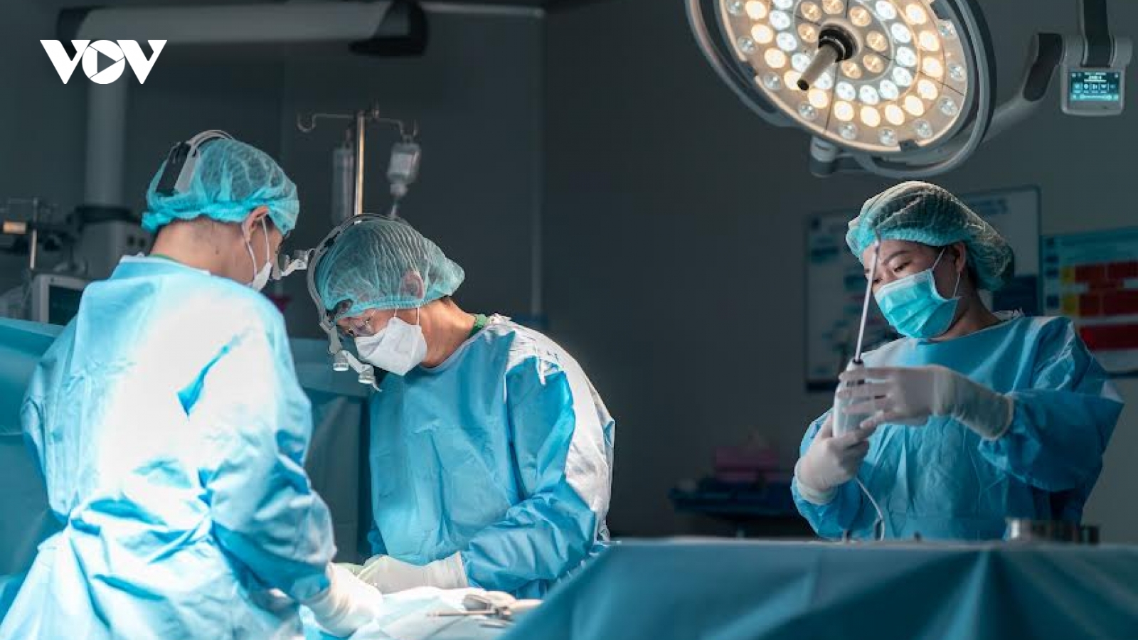 Sau phẫu thuật nâng ngực có cần thiết dùng kháng sinh dài ngày