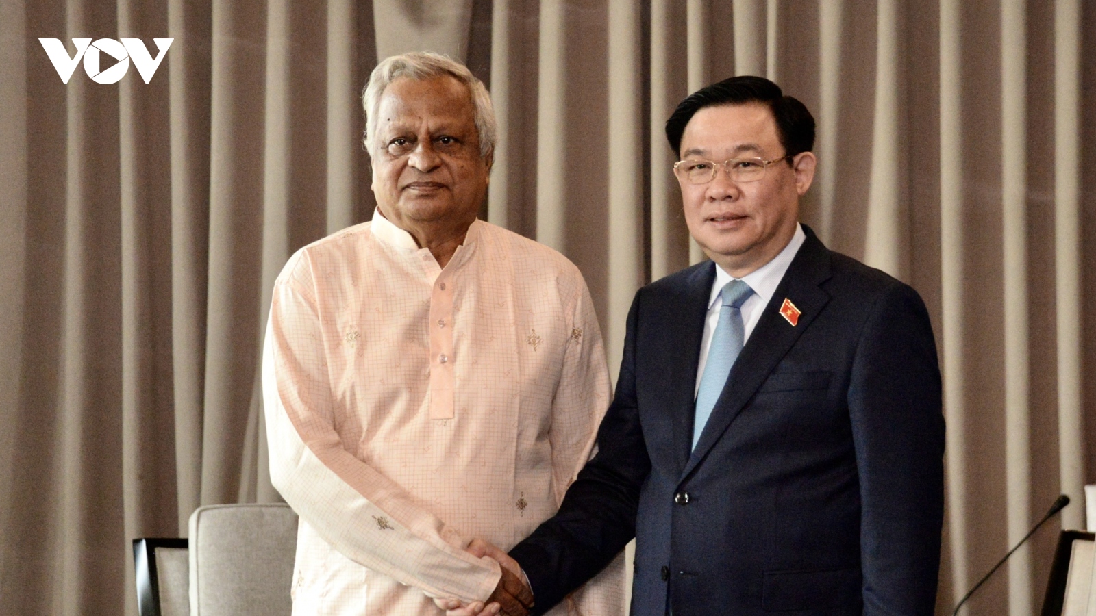 Chủ tịch Quốc hội Vương Đình Huệ tiếp lãnh đạo các Đảng tại Bangladesh