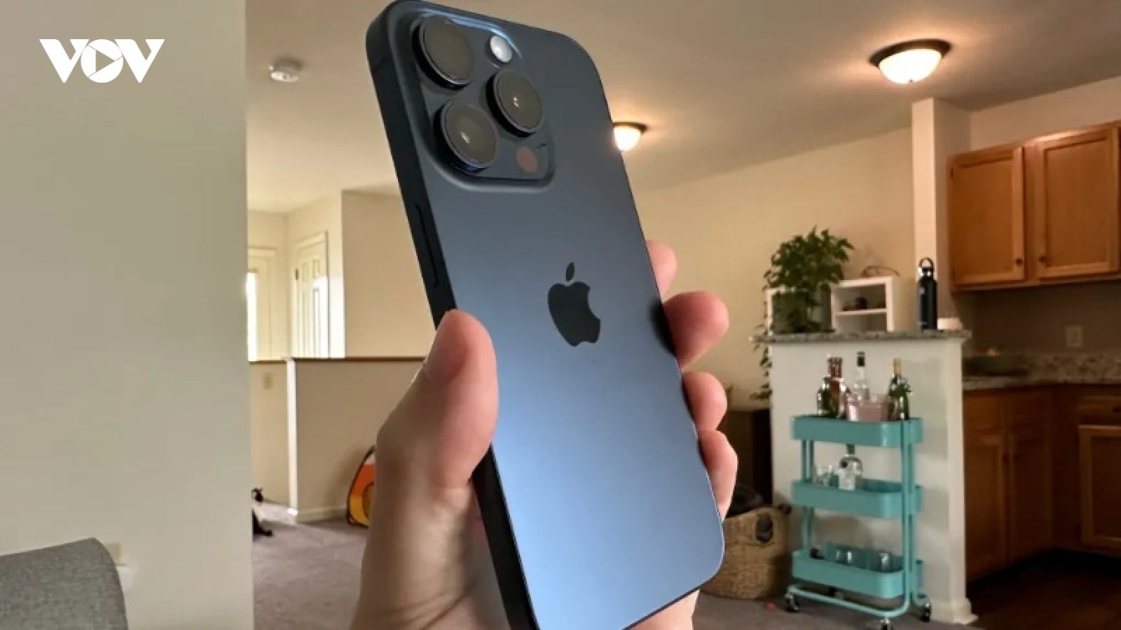 Người dùng than thở vì iPhone 15 Pro gặp lỗi quá nóng