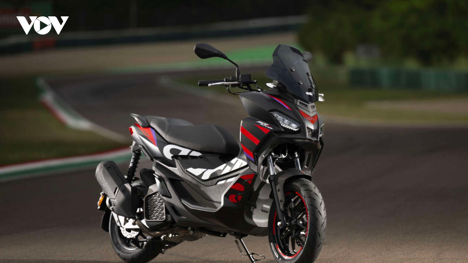 Xe tay ga Aprilia SR GT Replica 2023 chính thức trình làng