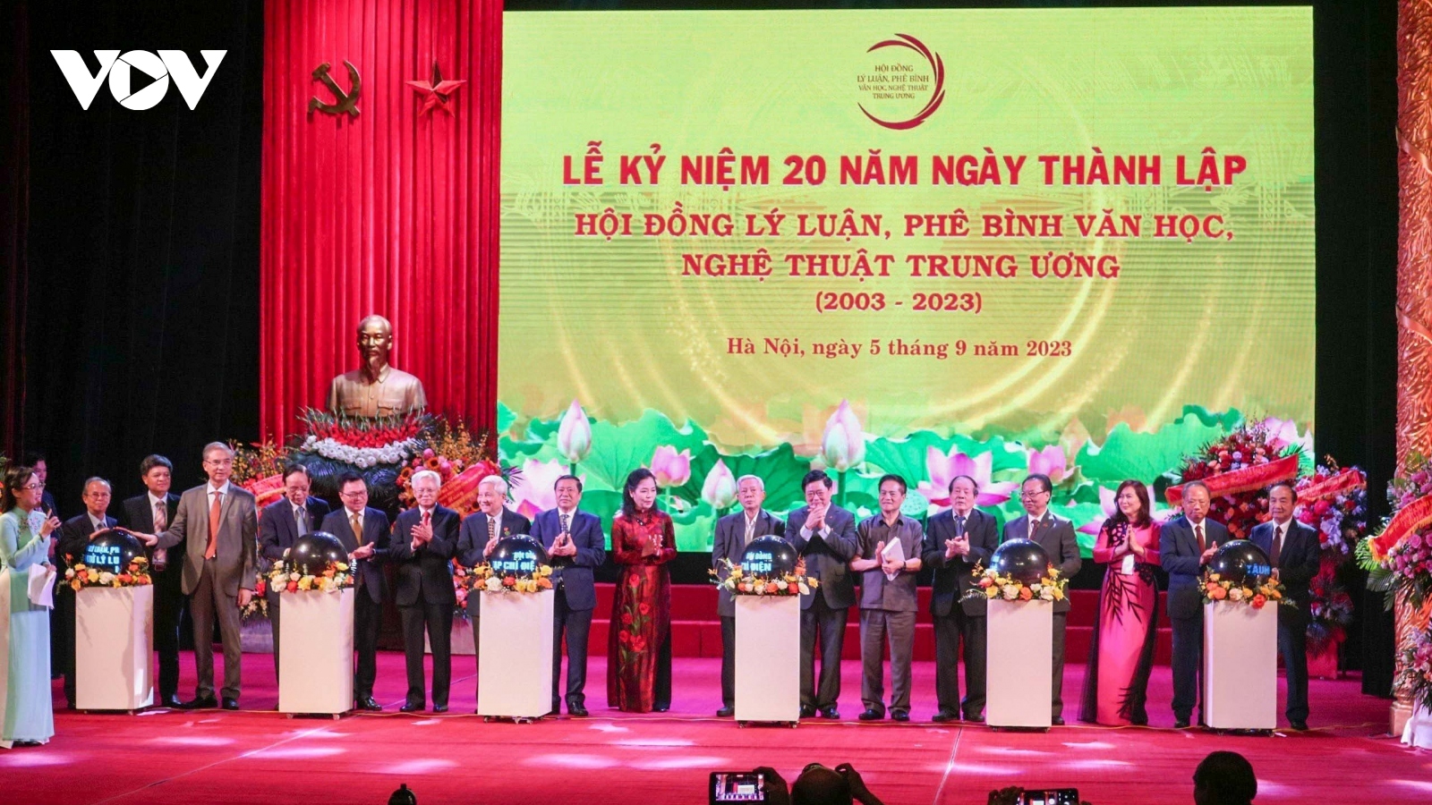 Thúc đẩy nền văn học, nghệ thuật Việt Nam phát triển mạnh mẽ