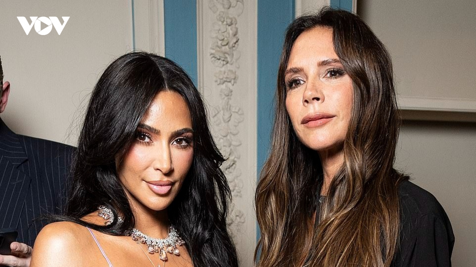 Kim Kardashian khoe sắc quyến rũ tại show thời trang của Victoria Beckham