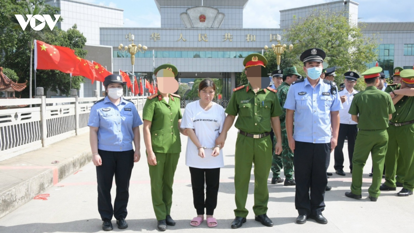 Nữ tội phạm bị truy nã "sa lưới" sau 8 năm lẩn trốn bên Trung Quốc