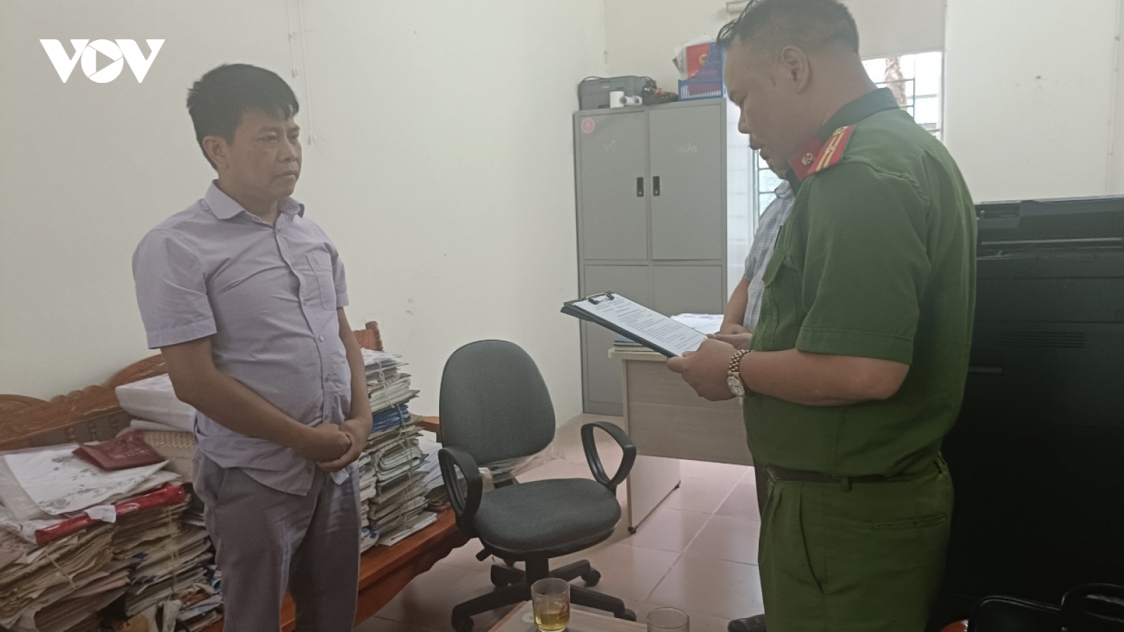 Bắt thêm một cán bộ Văn phòng đăng ký đất đai huyện Trùng Khánh, Cao Bằng