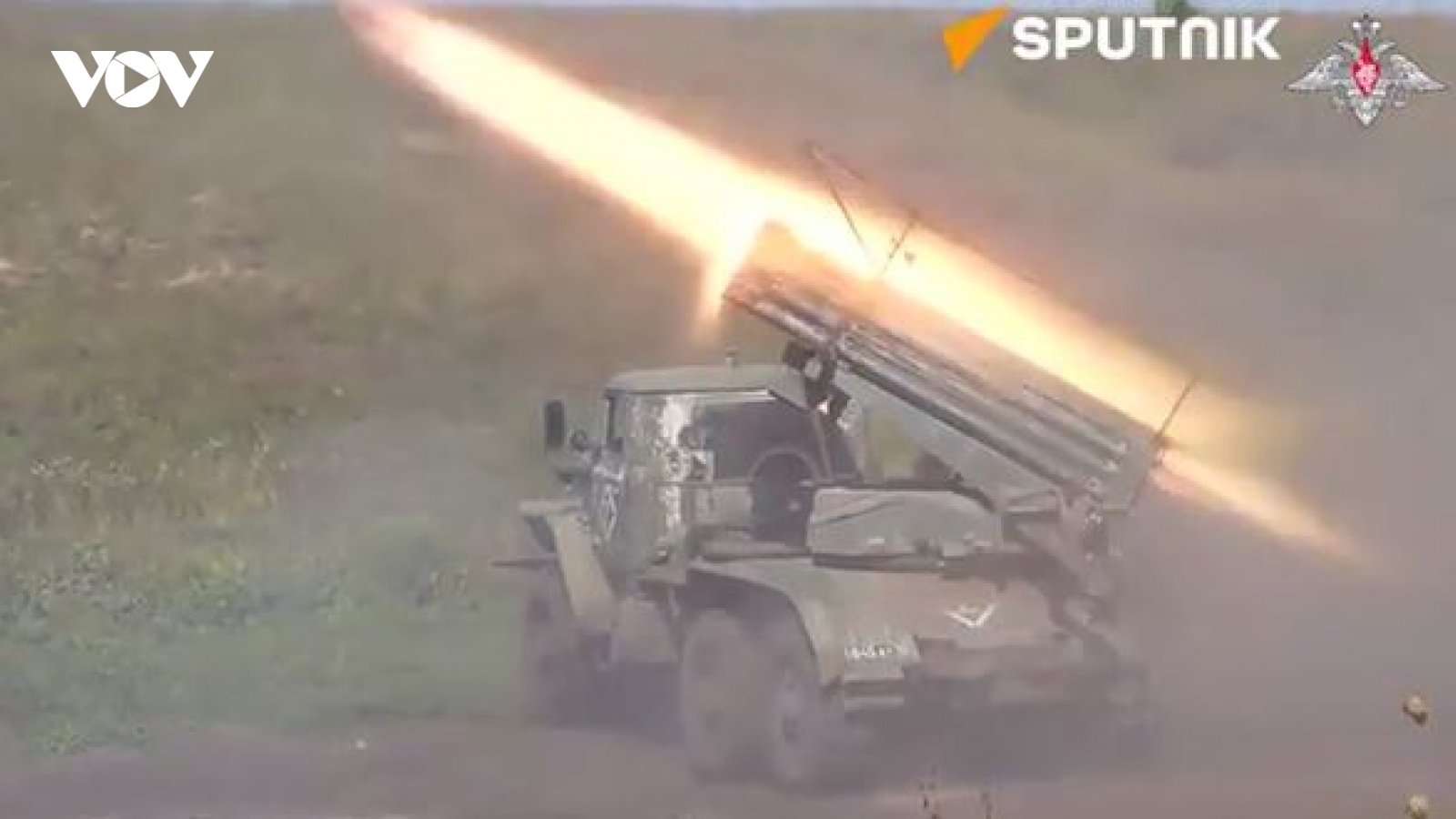 Nga khai hỏa pháo phản lực Tornado-G tấn công các vị trí quan sát của Ukraine