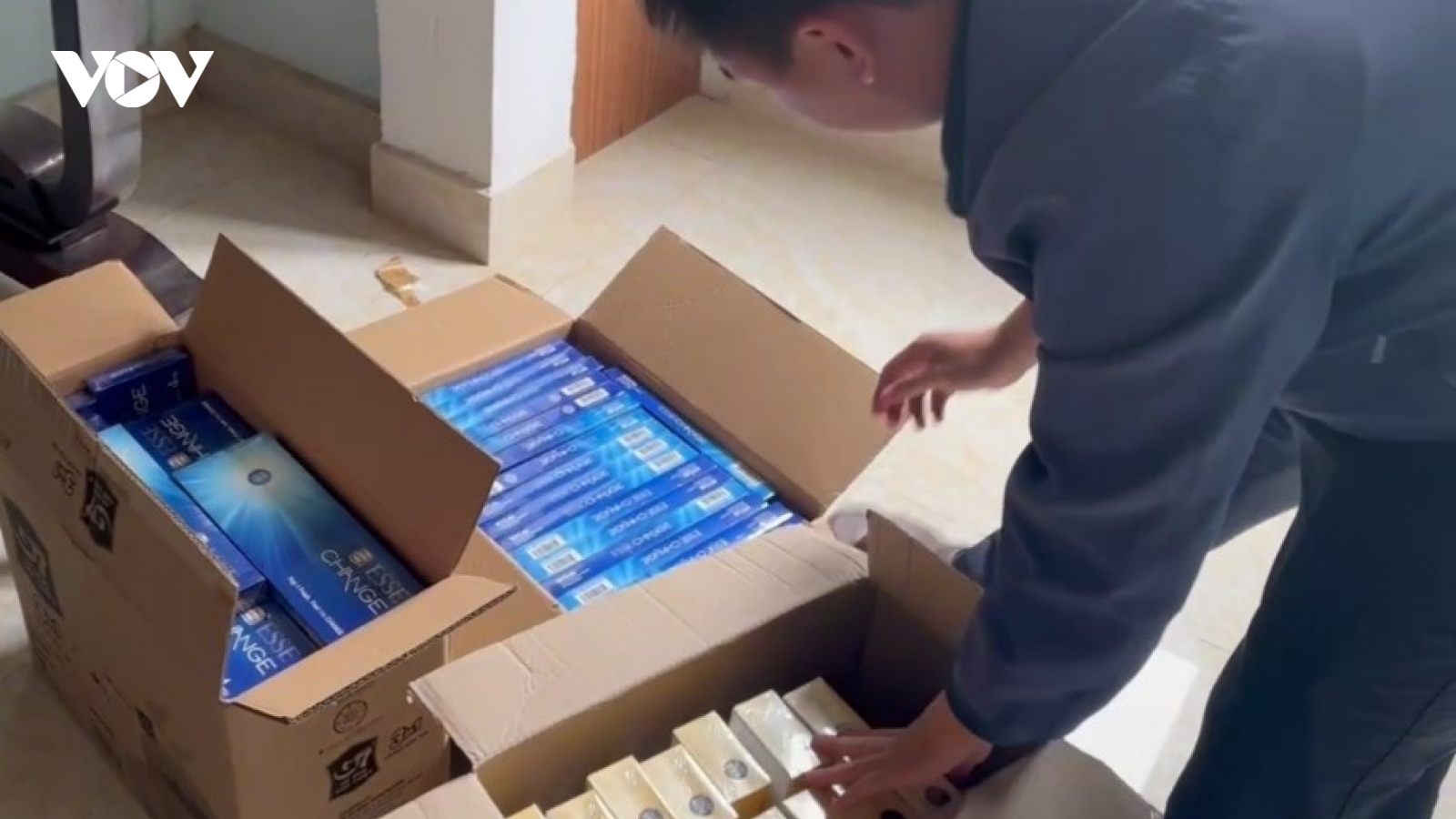 Triệt phá đường dây mua bán thuốc lá ngoại nhập lậu tại Đà Nẵng