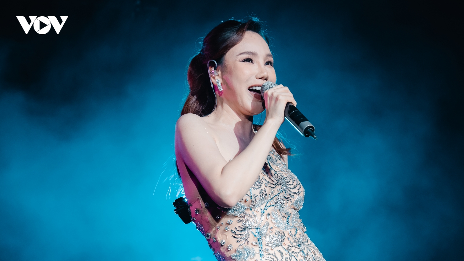 Hồ Quỳnh Hương: "Tôi vẫn đang chờ người ấy xuất hiện"