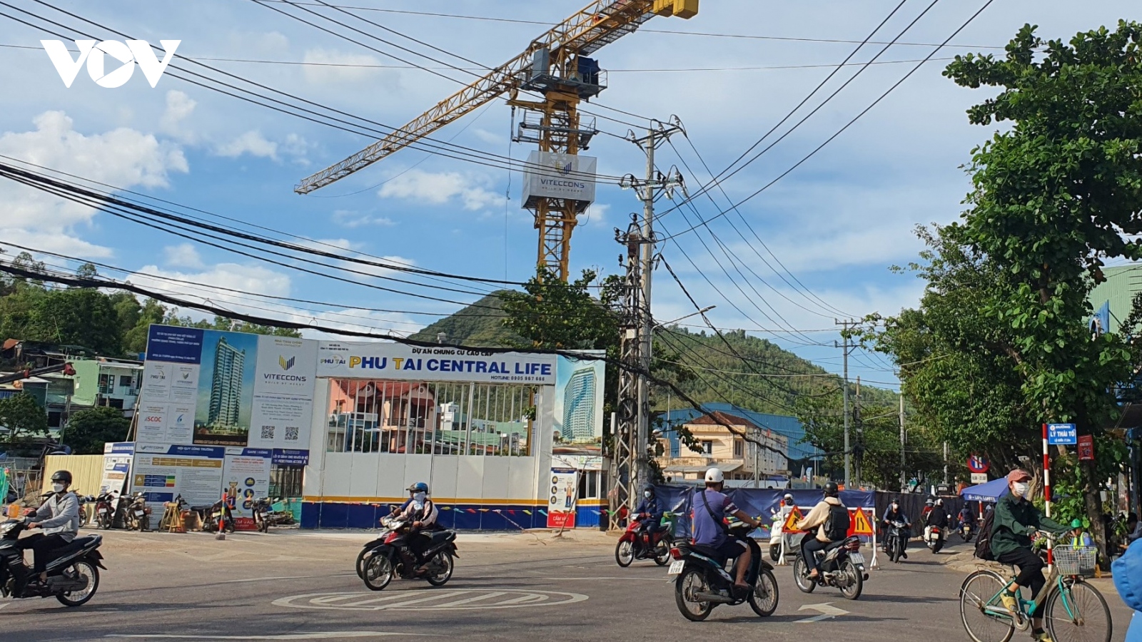 Khắc phục sự cố sụt lún vỉa hè đường Hoàng Văn Thụ, TP Quy Nhơn