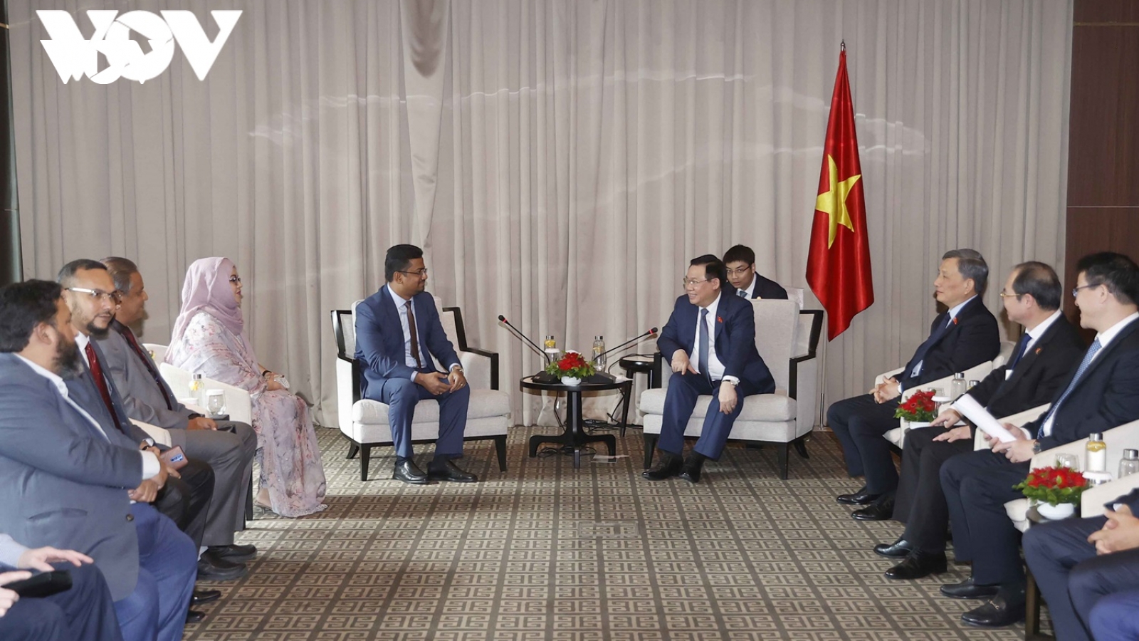 Chủ tịch Quốc hội Vương Đình Huệ tiếp lãnh đạo các Tập đoàn lớn của Bangladesh