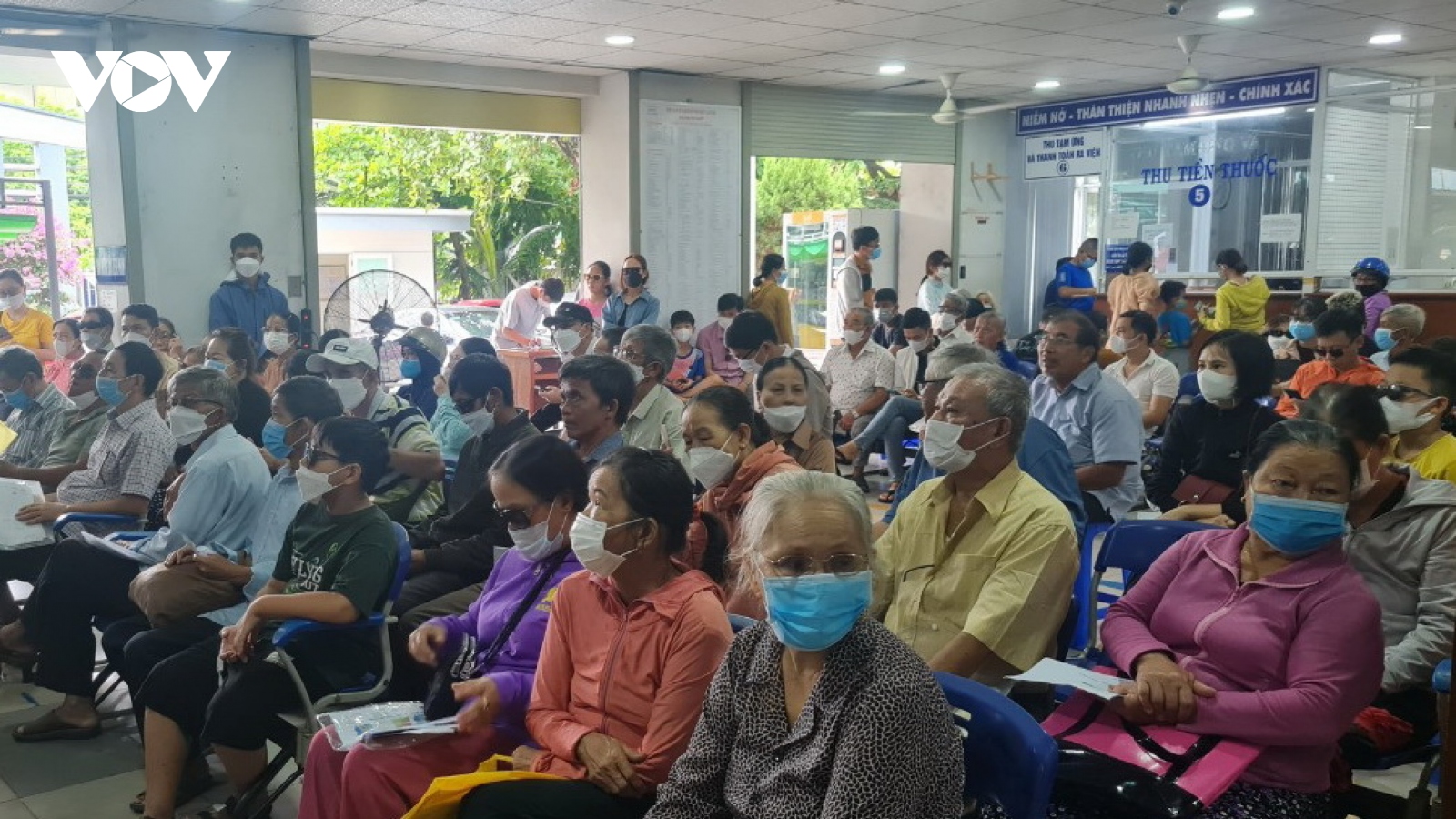 Mỗi ngày 500 người đến khám bệnh đau mắt đỏ ở Đà Nẵng