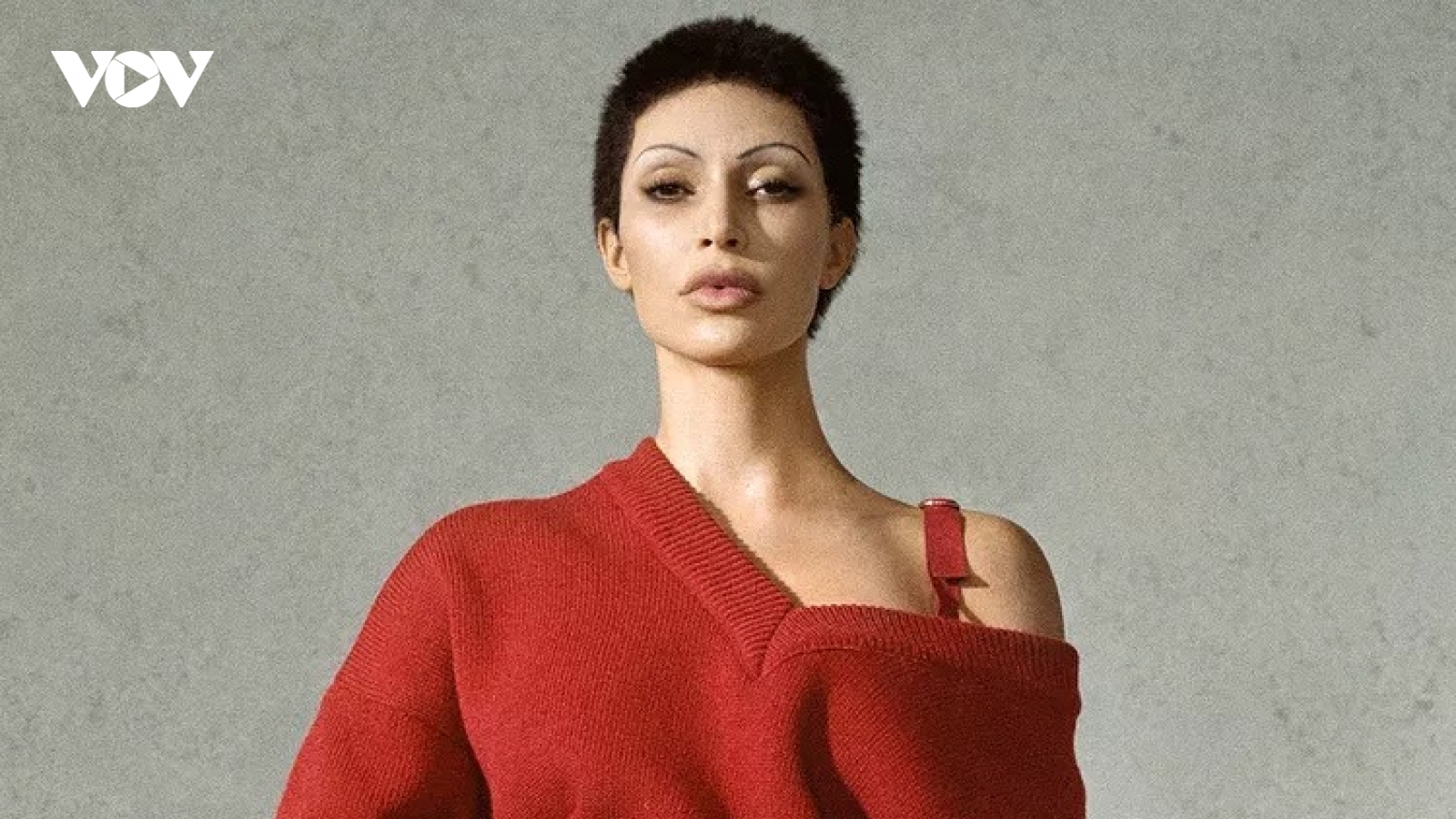 Diện mạo khác lạ khó nhận ra của Kim Kardashian trên bìa tạp chí
