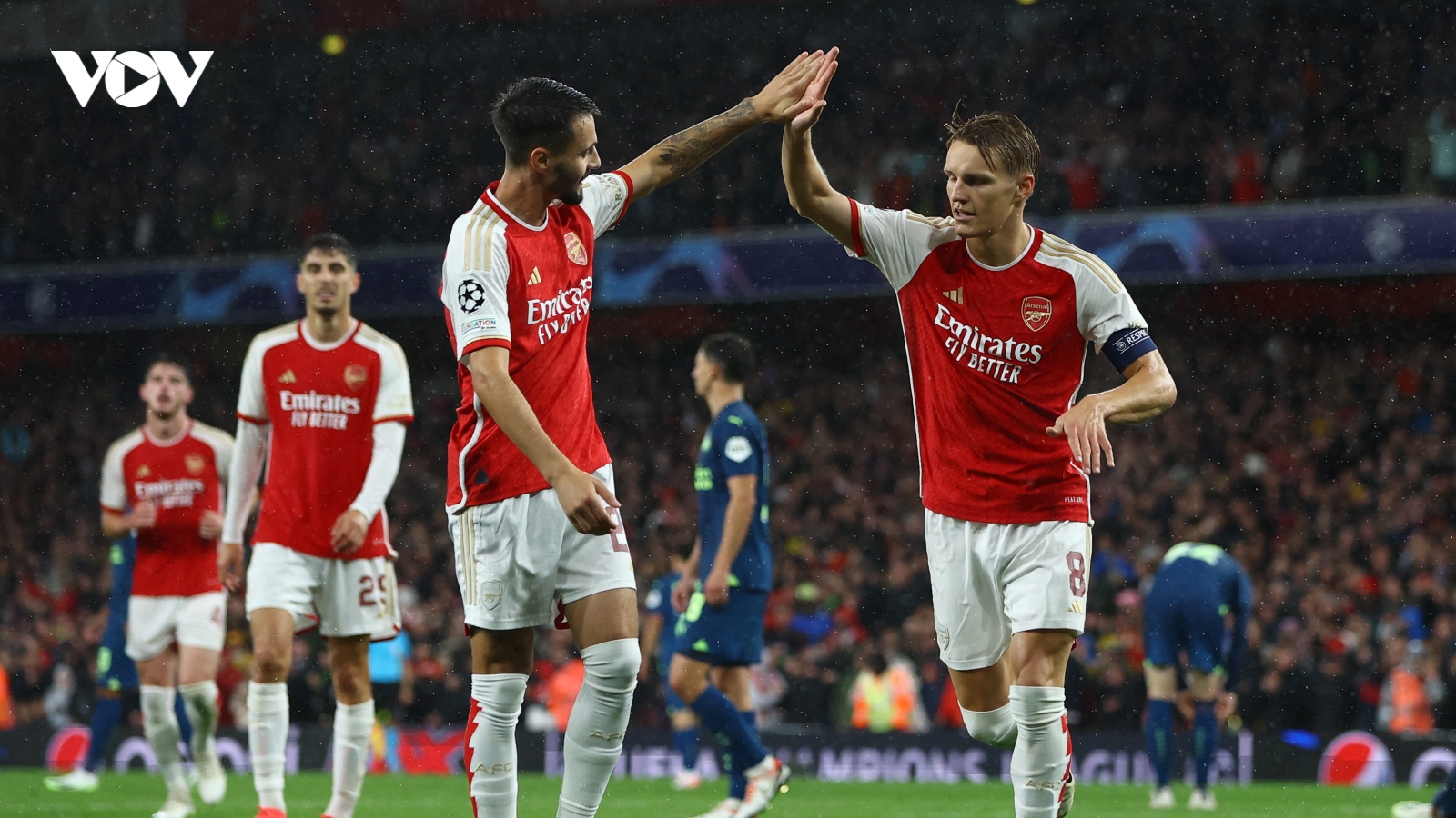 Arsenal thắng tưng bừng trong ngày trở lại Cúp C1 châu Âu