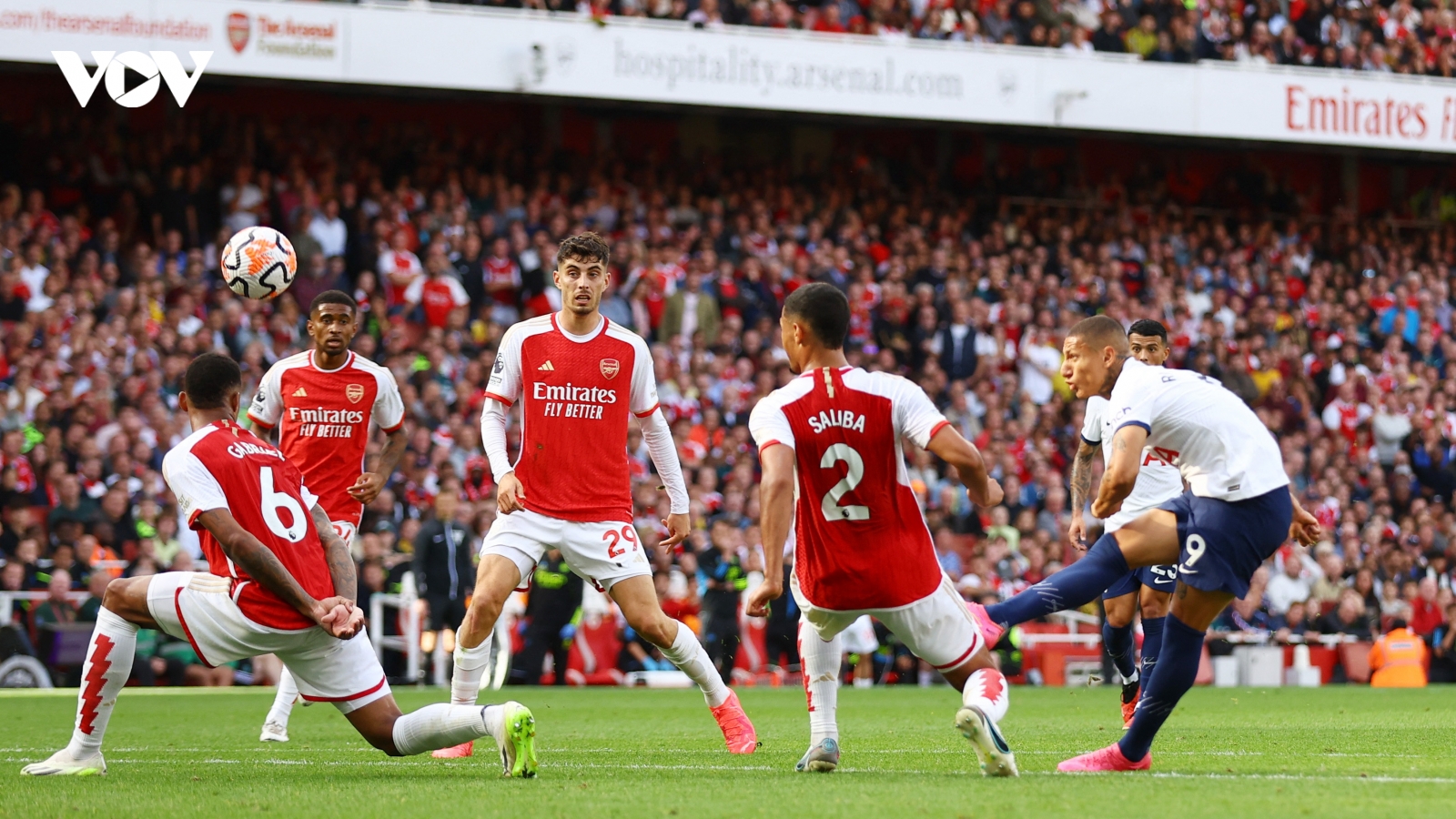 Sau vòng 6 Ngoại hạng Anh: MU và Man City ca khúc khải hoàn