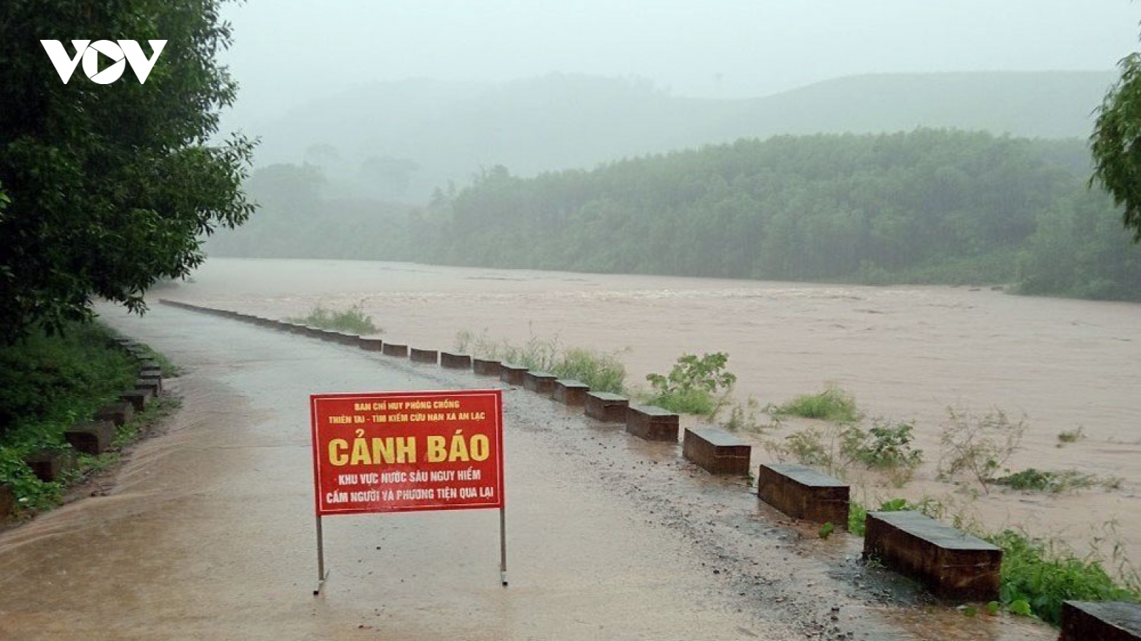 Mưa lớn gây sạt lở, 20 hộ dân phải sơ tán ở Bắc Giang