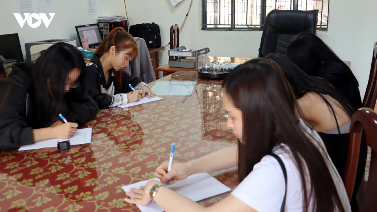 Triệt phá, bắt giữ nhóm môi giới bán dâm qua mạng xã hội ở Bình Phước