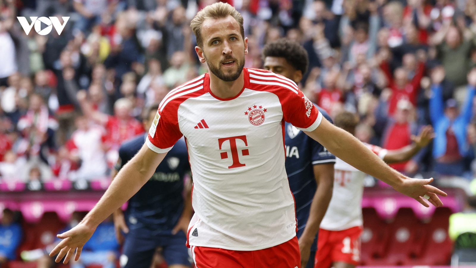 Harry Kane ghi bàn ''như máy" giúp Bayern Munich lên ngôi đầu Bundesliga