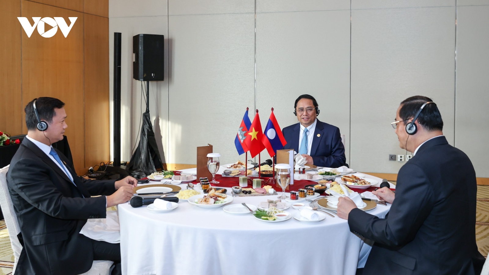 Thủ tướng Phạm Minh Chính ăn sáng, làm việc với Thủ tướng Lào và Campuchia