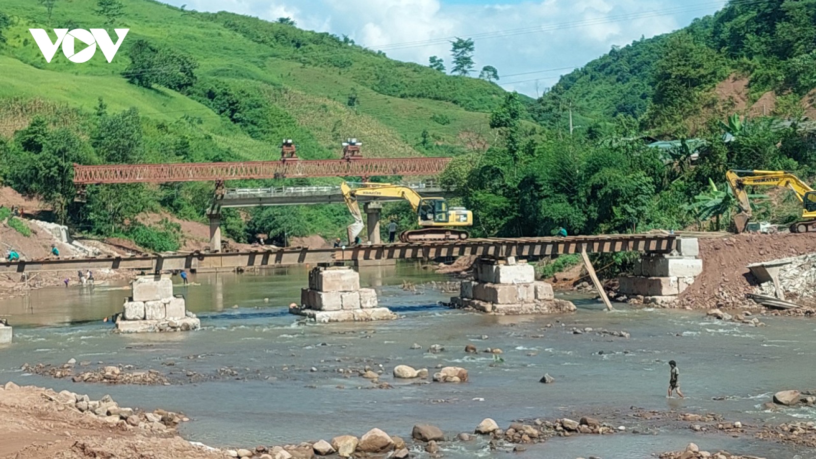 Giao thông trên tuyến Quốc lộ 4H đi Mường Nhé vẫn còn nhiều khó khăn