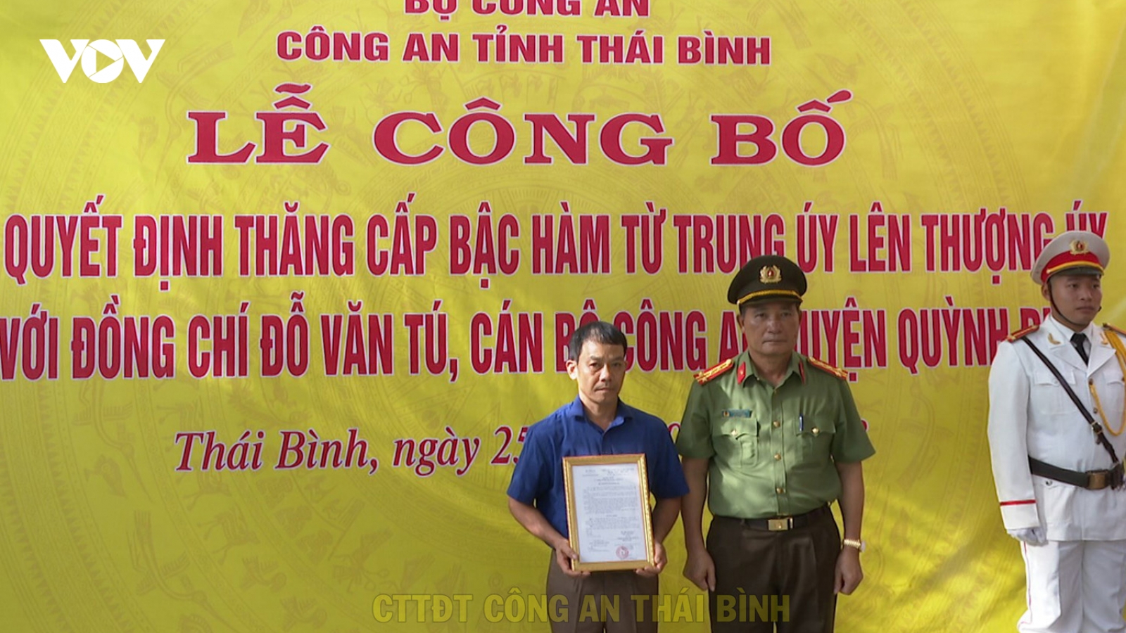 Trao quyết định truy thăng cấp bậc hàm cho cán bộ Công an Thái Bình hy sinh
