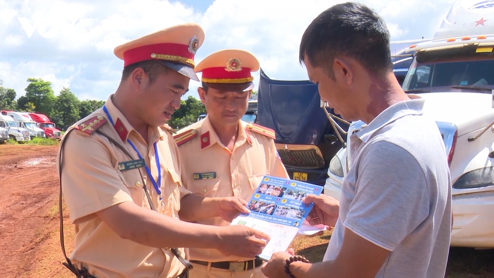 Đảm bảo an toàn giao thông cao điểm thu hoạch sầu riêng ở Đắk Lắk