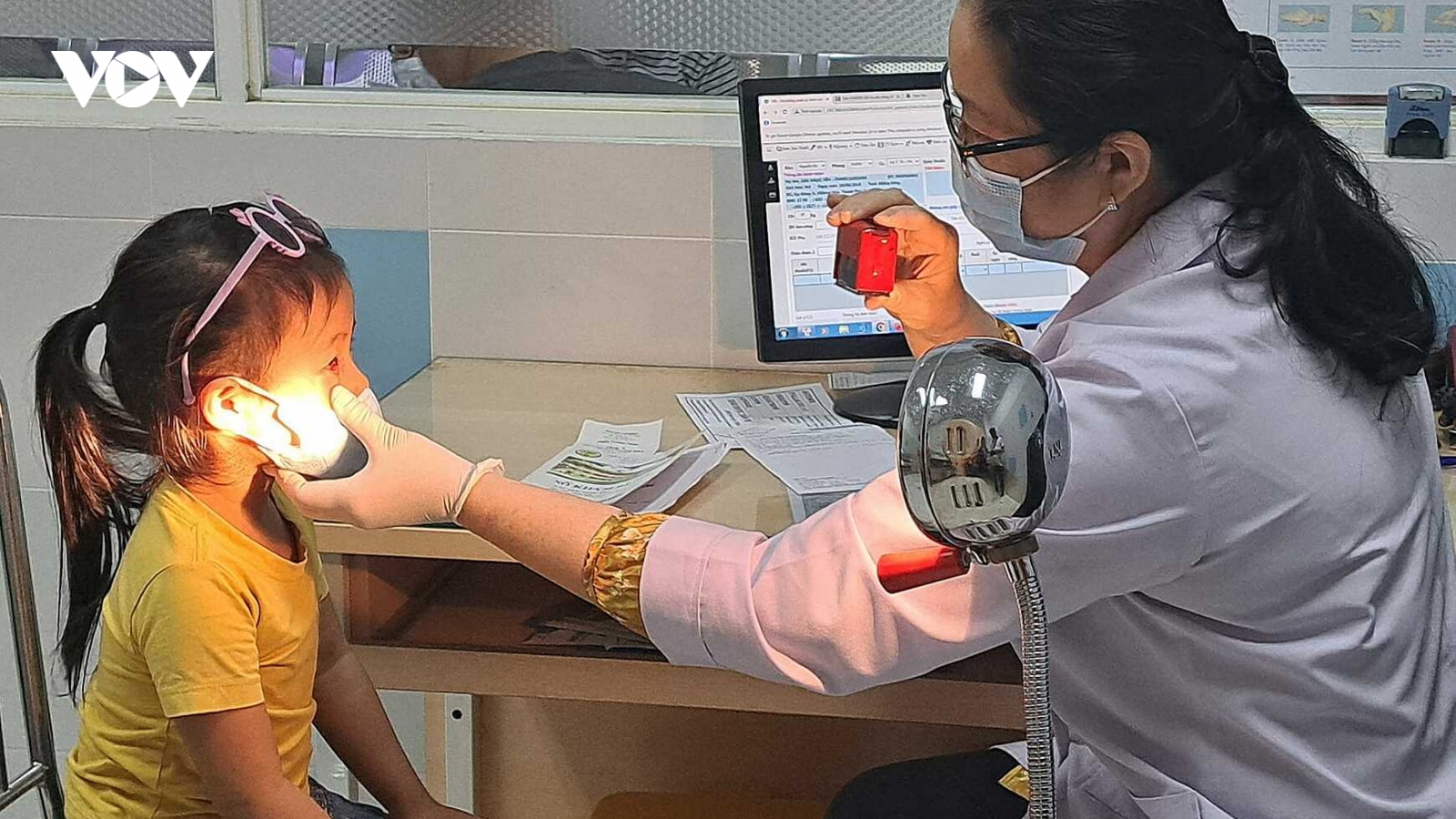 TP.HCM cảnh báo bệnh đau mắt đỏ lây lan cộng đồng, trường học