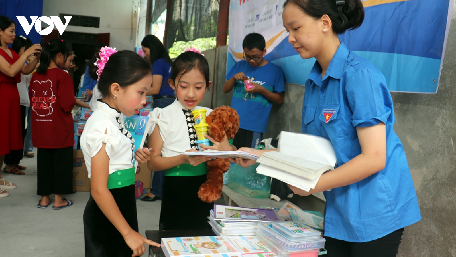 Giảm nỗi lo cho phụ huynh nghèo ở Điện Biên trước thềm năm học mới