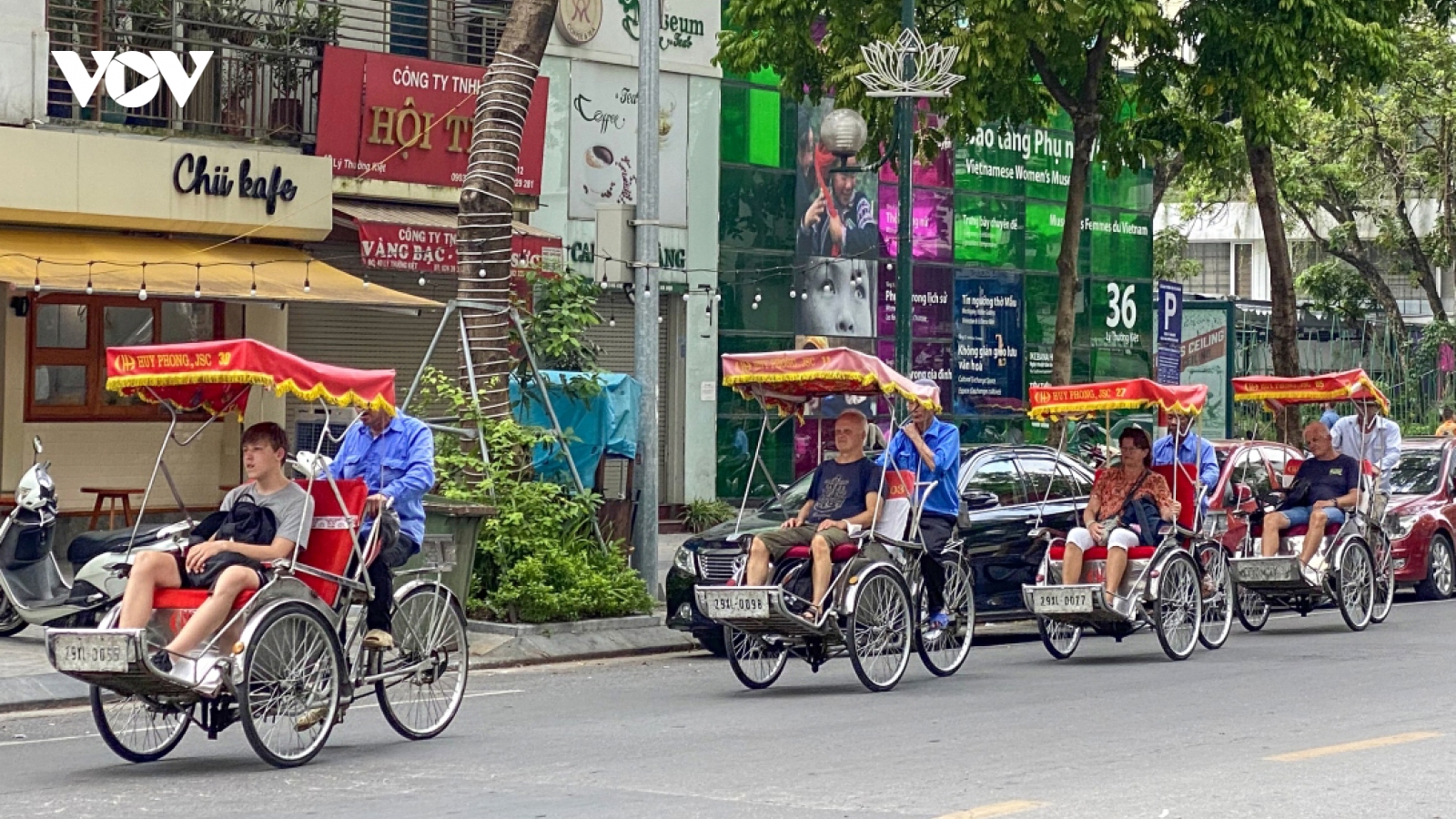 Foreign visitors to Hanoi beat yearly target in just nine months