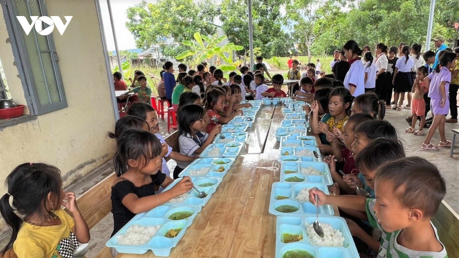 Nhiều học sinh khó khăn ở biên giới Đắk Lắk được hỗ trợ tiền ăn nội trú