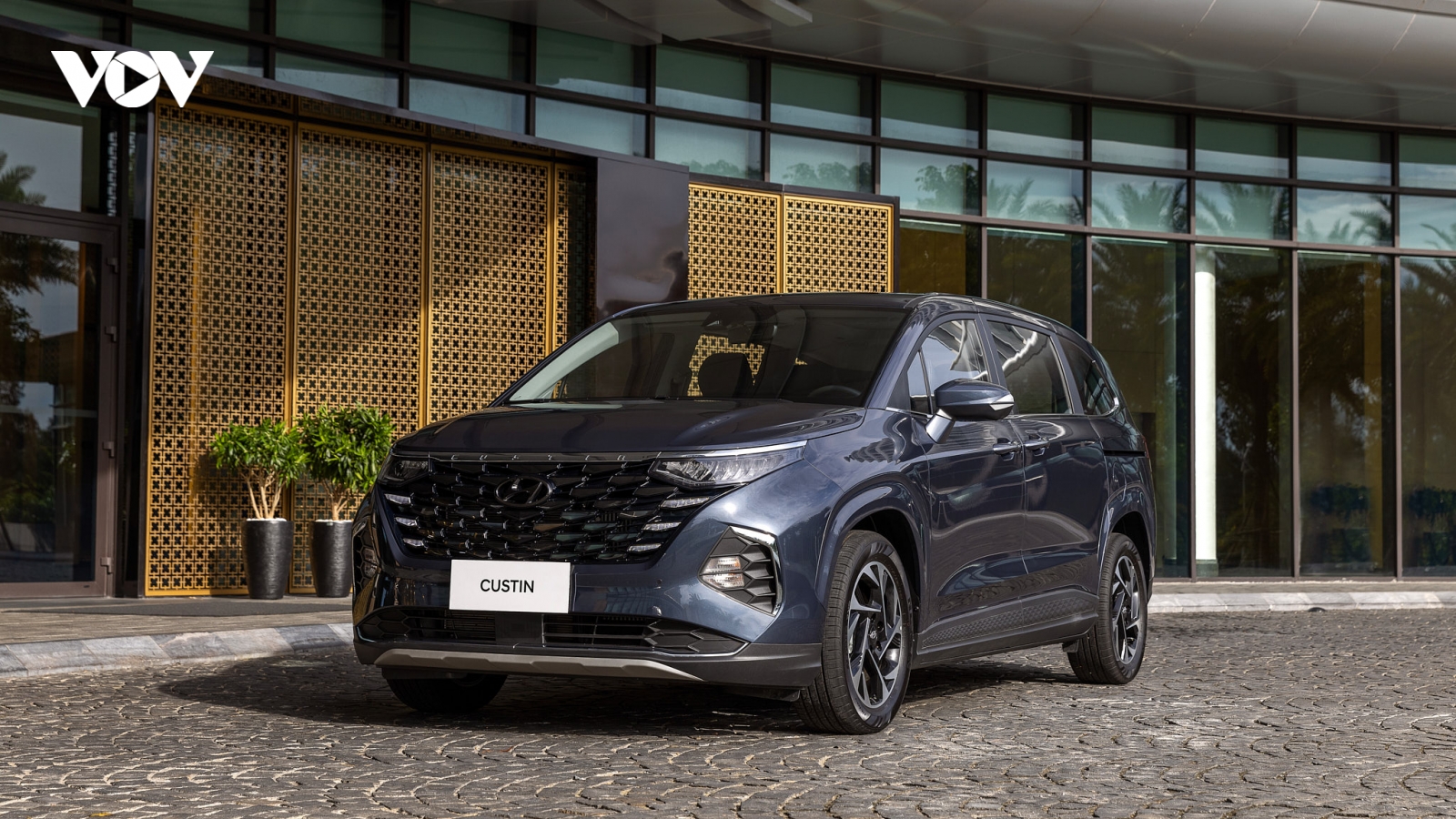 Cận cảnh Hyundai Custin giá hơn 850 triệu đồng