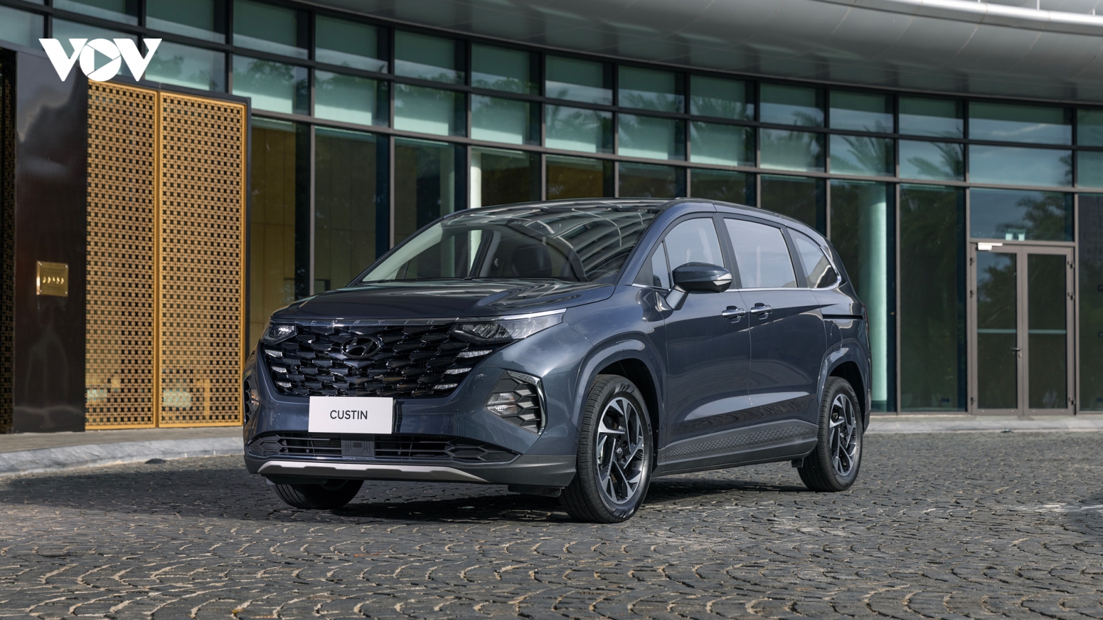 Hyundai Custin chốt giá từ 850 triệu đồng tại thị trường Việt Nam