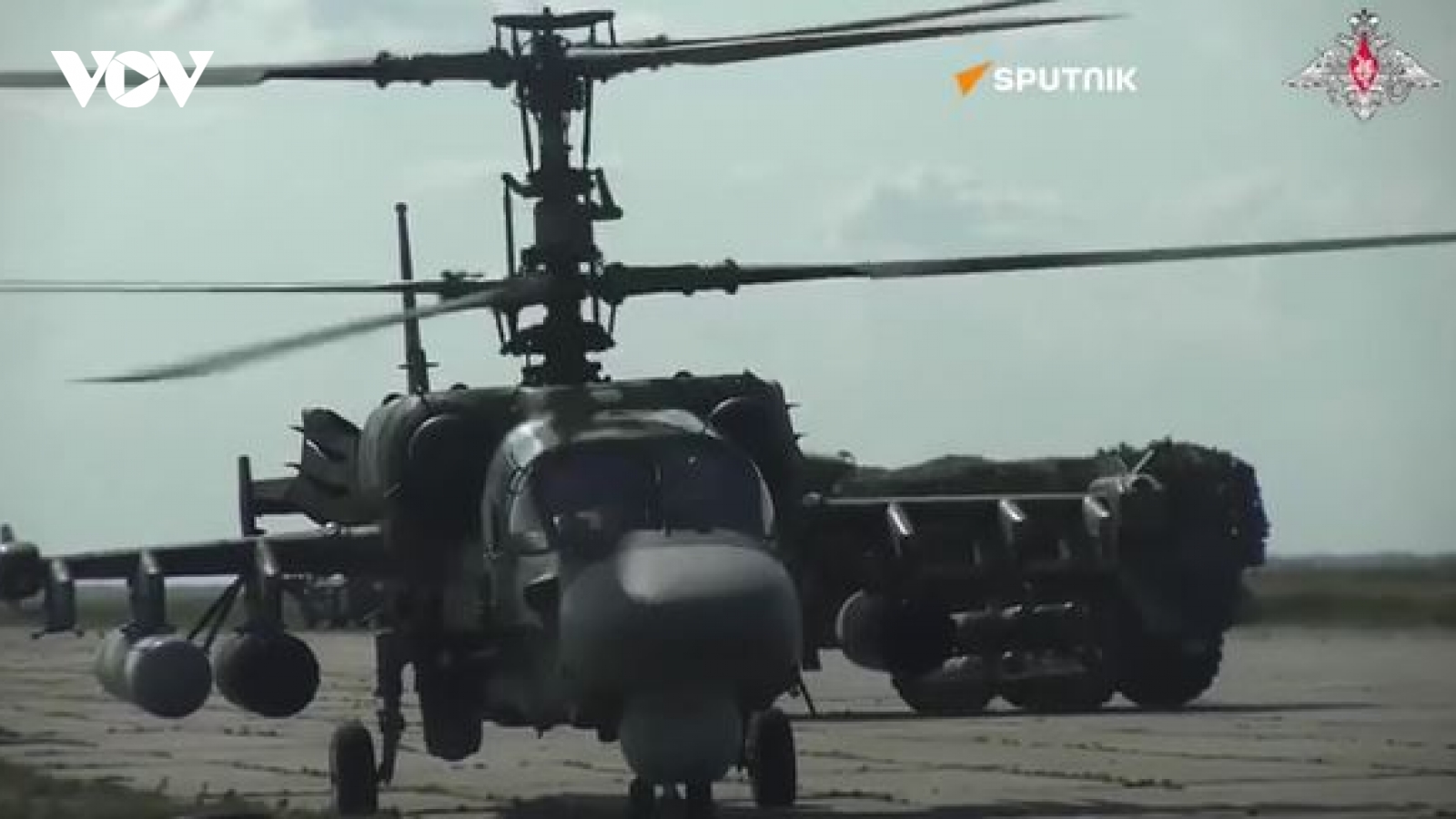 "Cá sấu" Ka-52 của Nga phá hủy trung tâm kiểm soát và xe bọc thép Ukraine