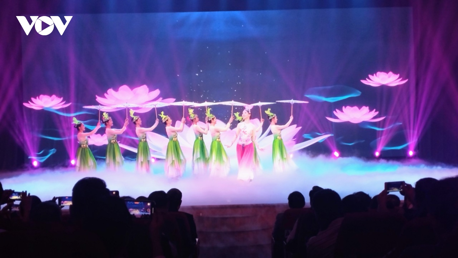 Ấn tượng màn trình diễn của Đoàn Nghệ thuật tỉnh Tứ Xuyên (Trung Quốc)