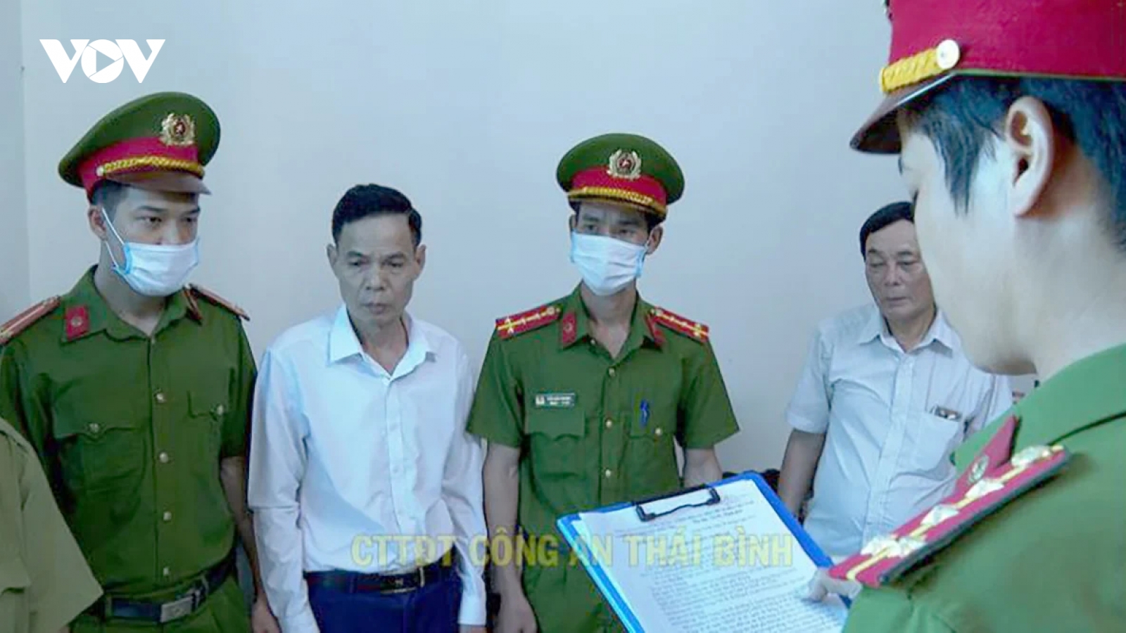 Khởi tố chủ tịch xã và thuộc cấp ở Thái Bình "rút ruột" ngân sách