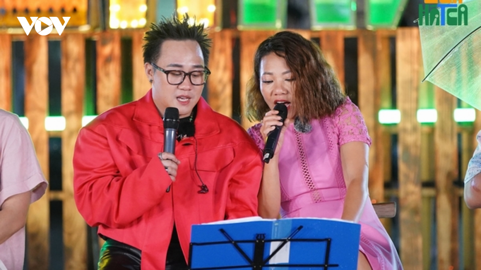 Diva Hà Trần tái ngộ cùng Trung Quân với bản hit "Về nhà" đầy cảm xúc