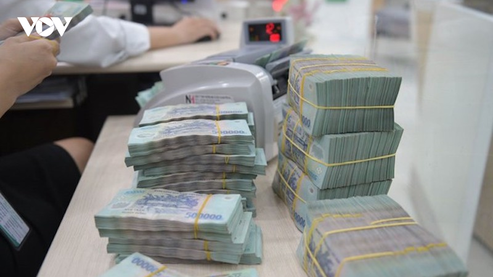 Phó Thống đốc NHNN: Ngân hàng đang phải "chữa bệnh thừa tiền"