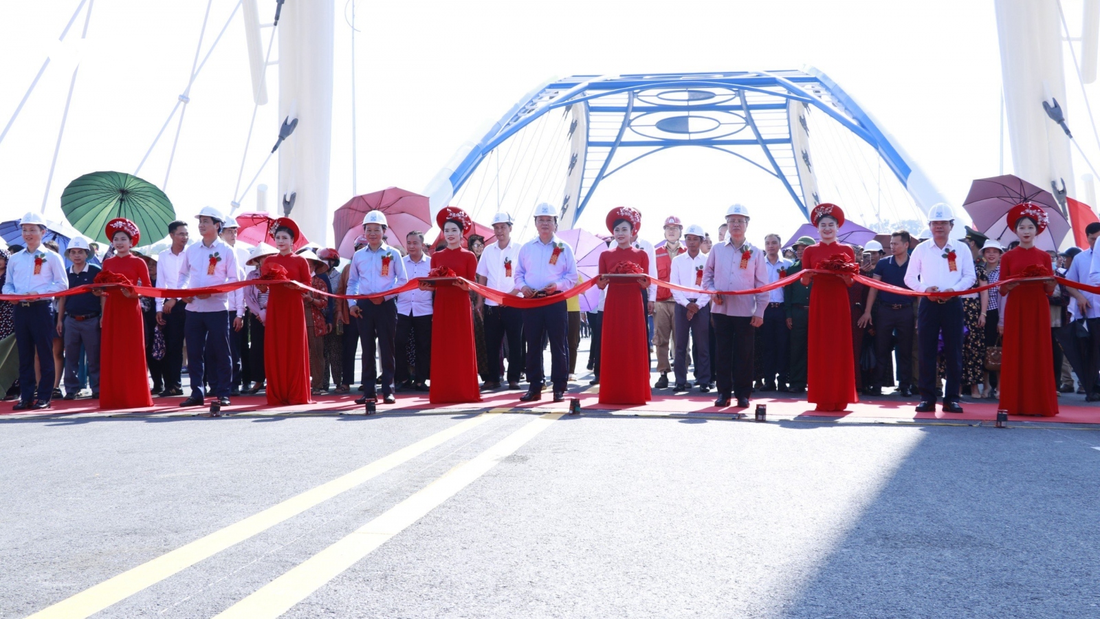 Lễ khánh thành cây cầu thứ 8 bắc qua sông Hồng ở Yên Bái