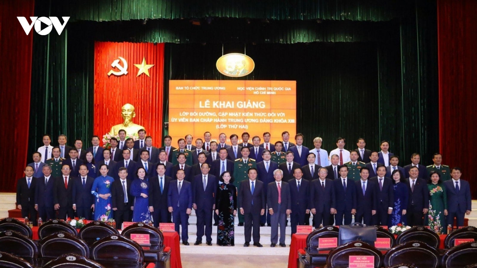 Bế giảng Lớp bồi dưỡng, cập nhật kiến thức cho Ủy viên Trung ương Đảng khoá XIII